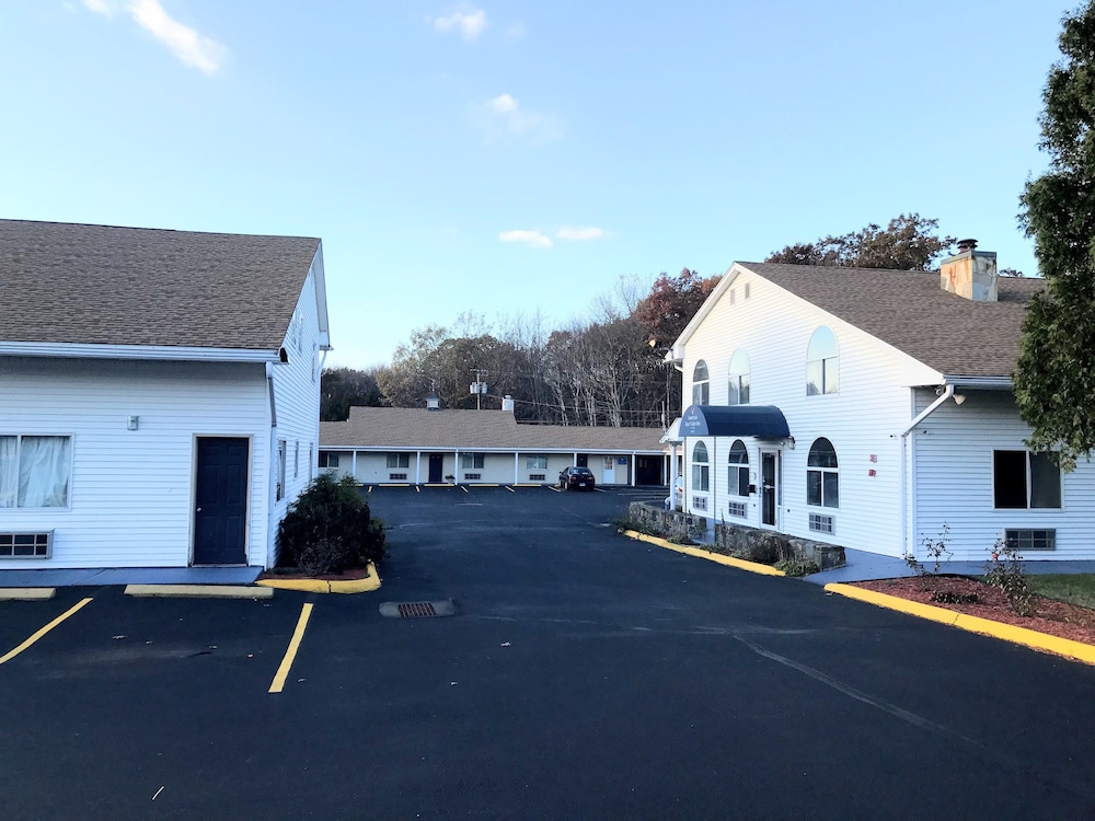 AmeriVu Inn & Suites view 5