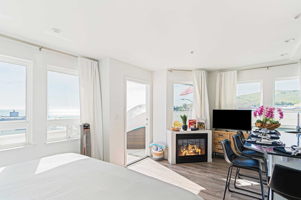 4 Cayucos Bungalows Steps to Beach, Sleeps 16, Pet Friendly