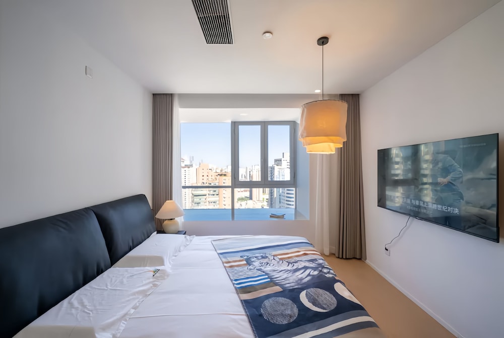 Shanghai Hills & Fan Stay