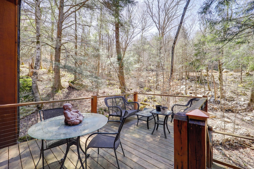 2 Mi to Beech Mtn Slopes! Cozy Couples Retreat