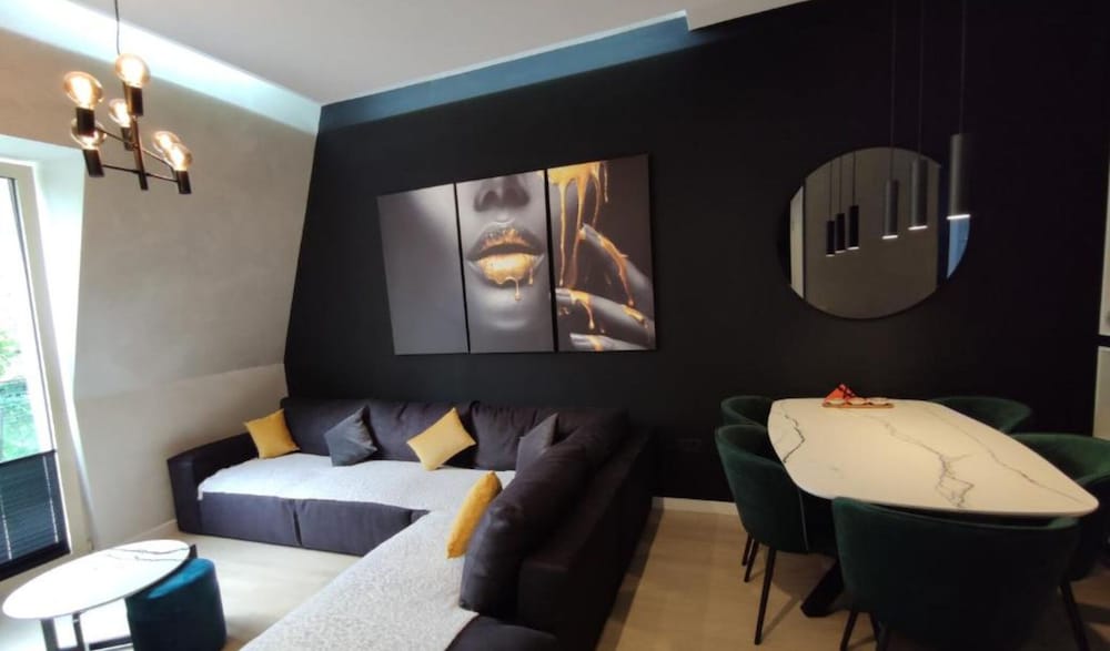Heritage Haven Luxurious Apartment in City Center