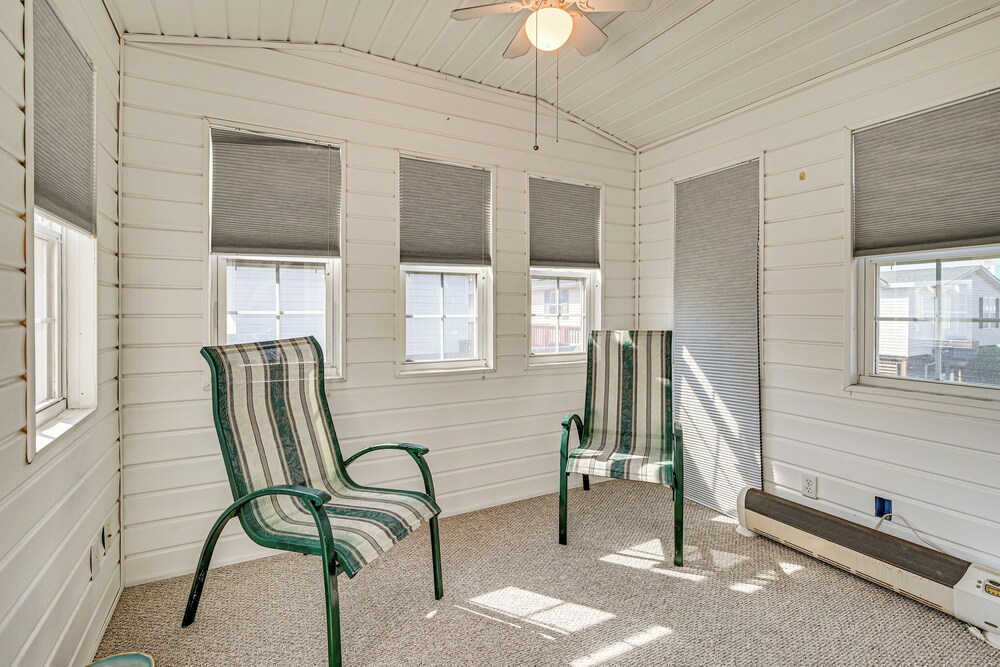 Walk to Surfside Beach: Home w/ Pool Access
