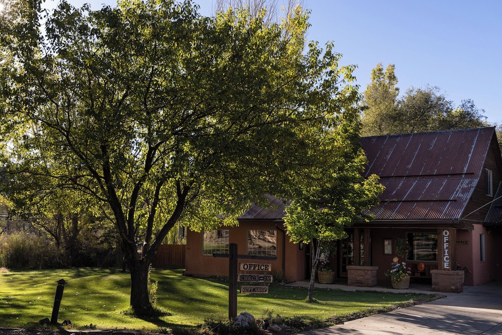 Boulder Mountain Lodge