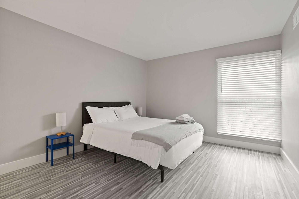 Comfy 2BR 2BA Unit in Pime Location