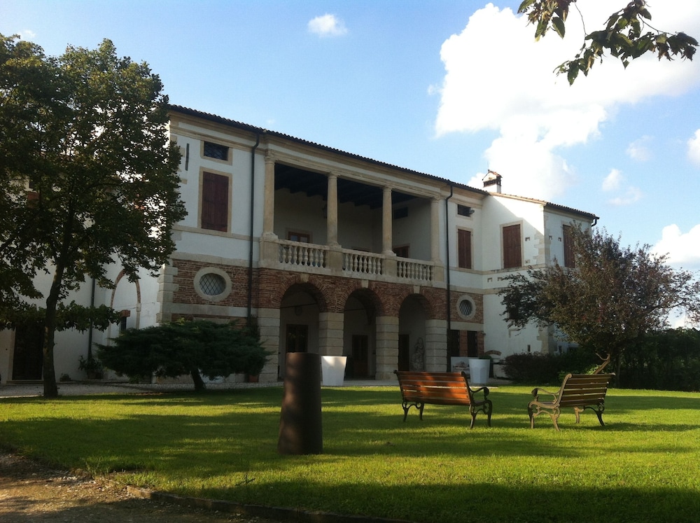 Relais Villa Gozzi B&B