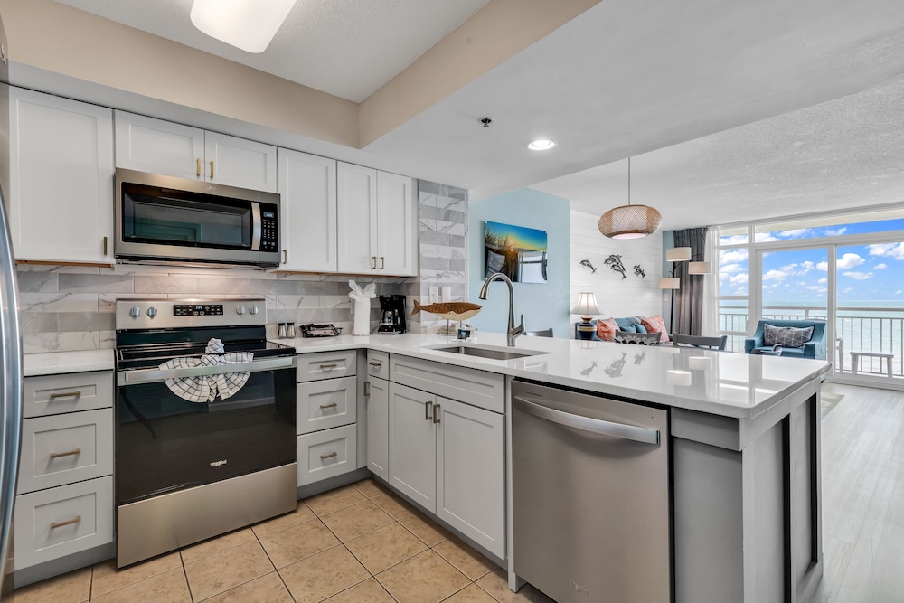 Cozy 2BR Beachfront Condo