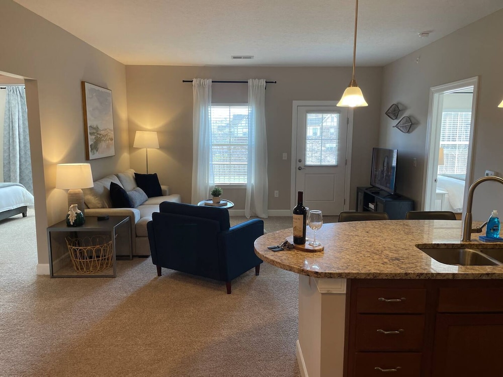 2BR Water Views W D Walkable Pool Gym