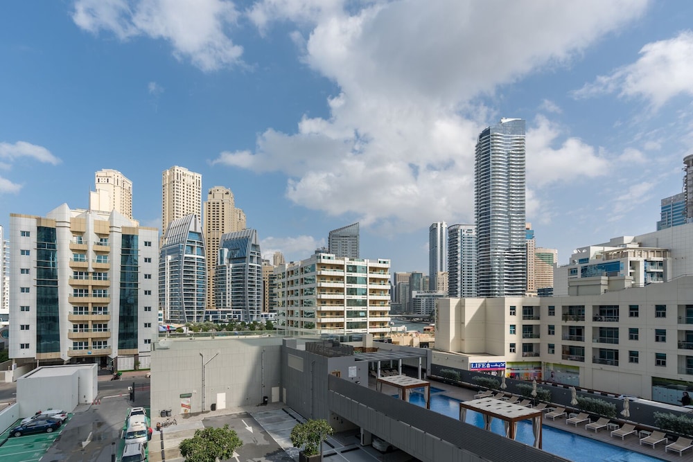Stunning Apt Marina view with Balcony