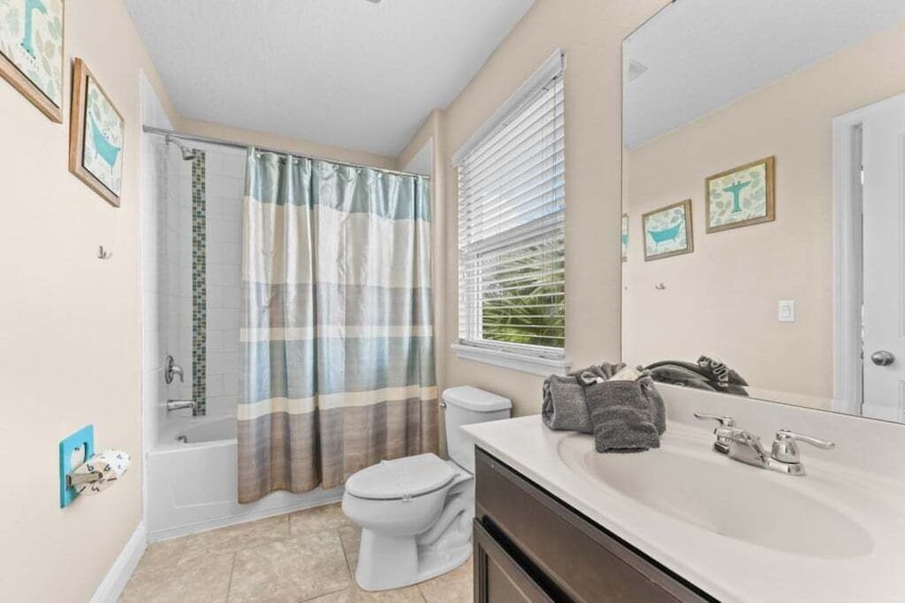 Spacious 5-Bedroom Resort Pool Home with Lake View 5 Villa