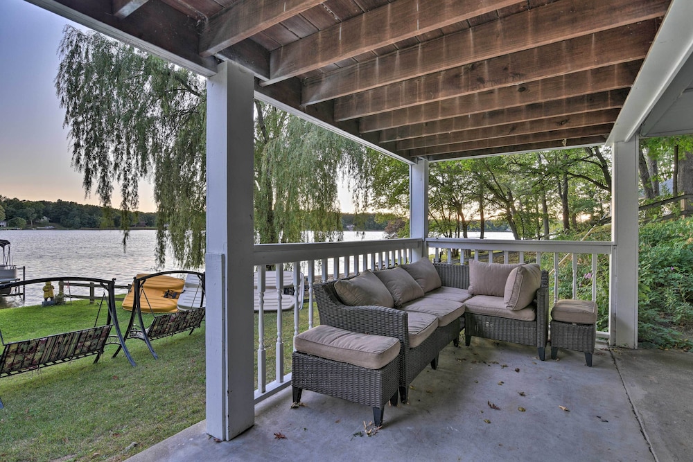 Cozy Lakefront Lapeer House w/ 2 Paddle Boats! view 4