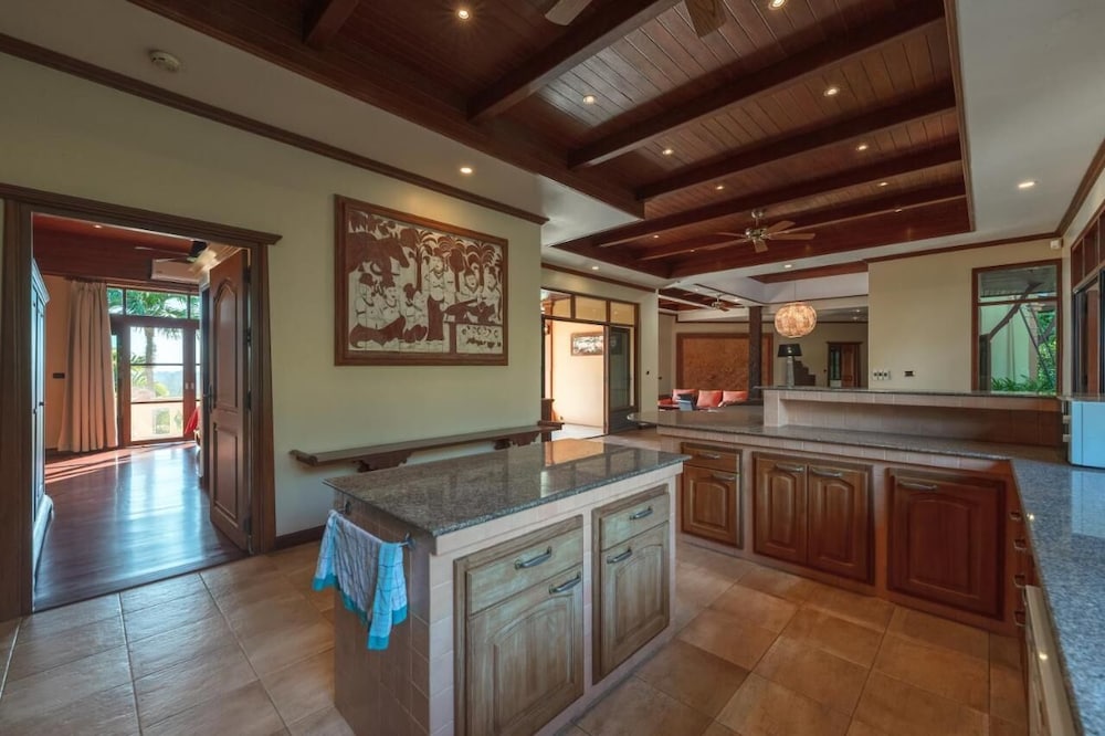 6BR Luxury Retreat in Layan Phuket V159