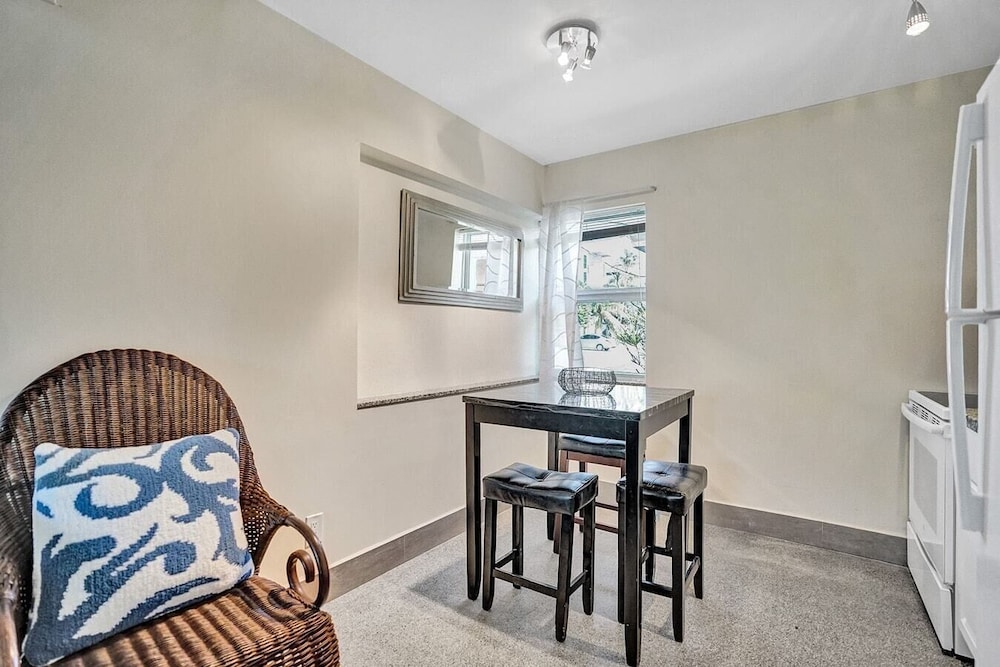 Hollywood Beach Steps to the Ocean Vacation Spot - Image 5