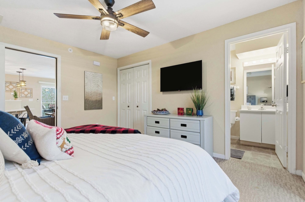 The Ozark Getaway Stay for 6