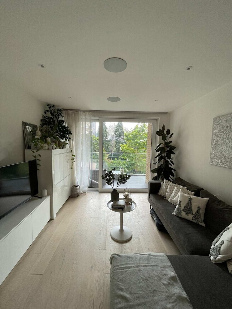 Chic 1BD Flat by the River Thames - Fulham!