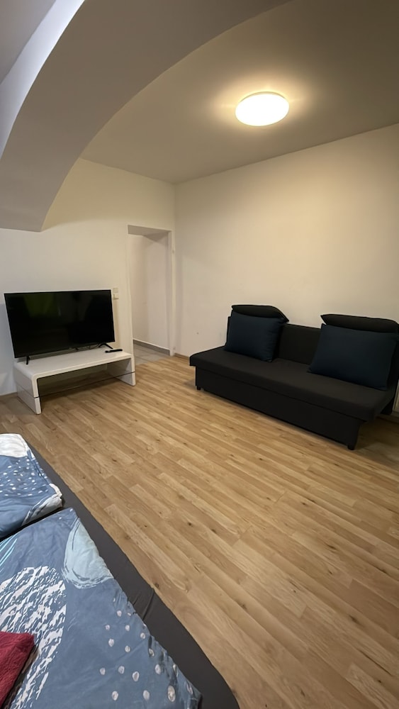 Beautiful 1BR Apartment Near Prater Park