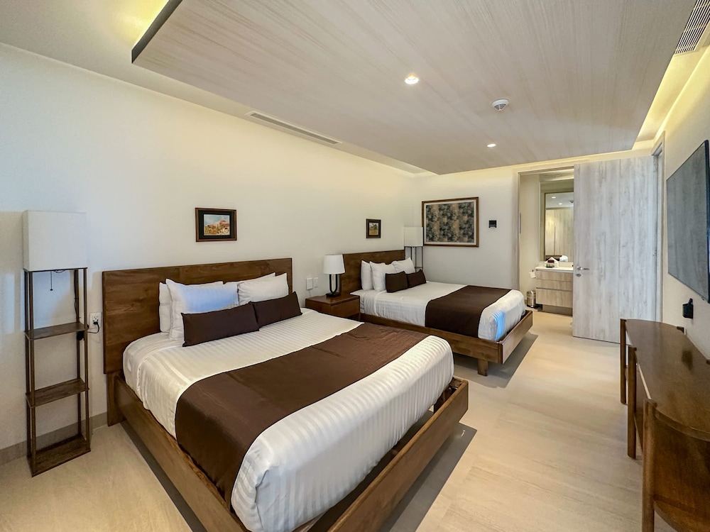 5BR Beachfront Luxury Condo