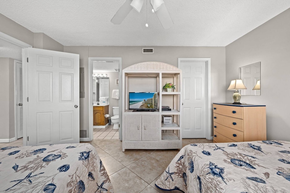 Photo 241