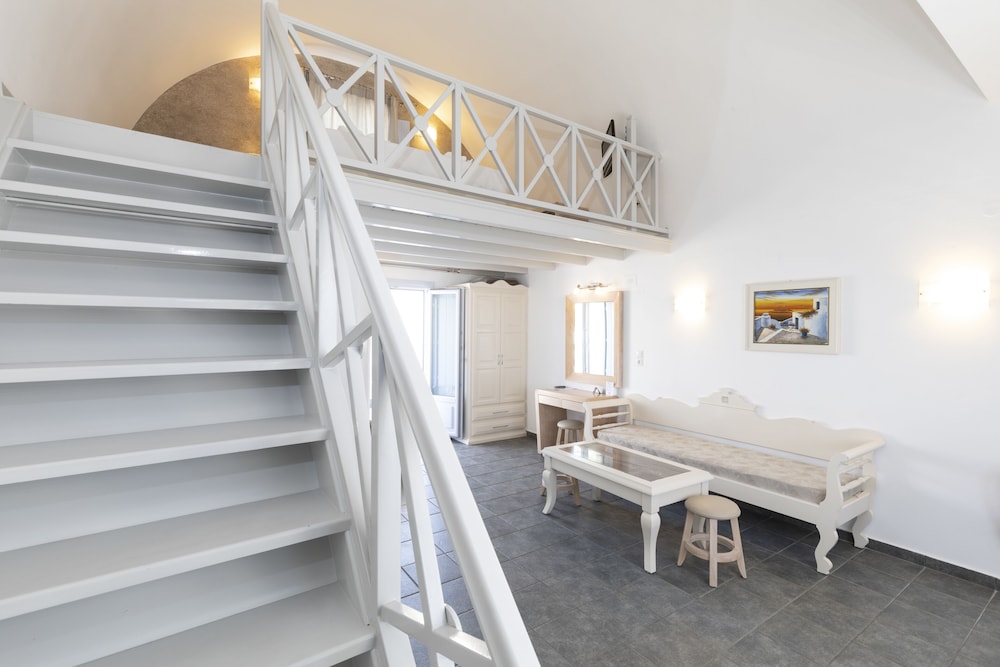 Erato Apartments