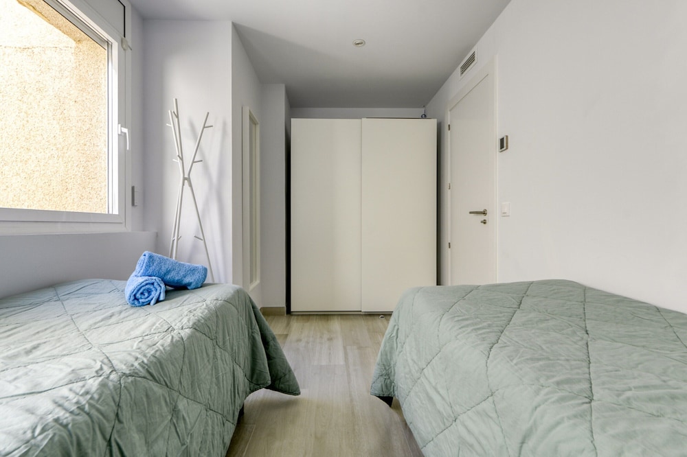 Apartment in Roses Near Rock Beach