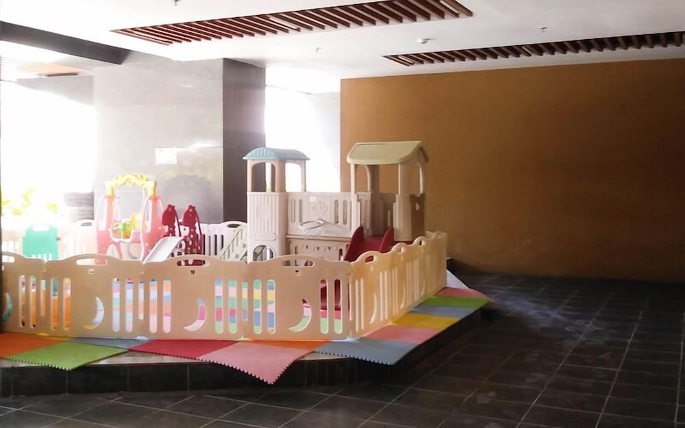 Good Deals And Relaxing 2Br At Grand Sungkono Lagoon Apartment
