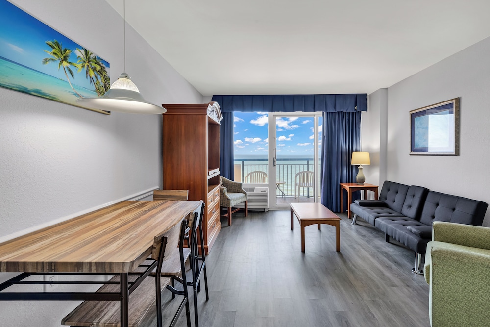 Boardwalk Resort by Hosteeva