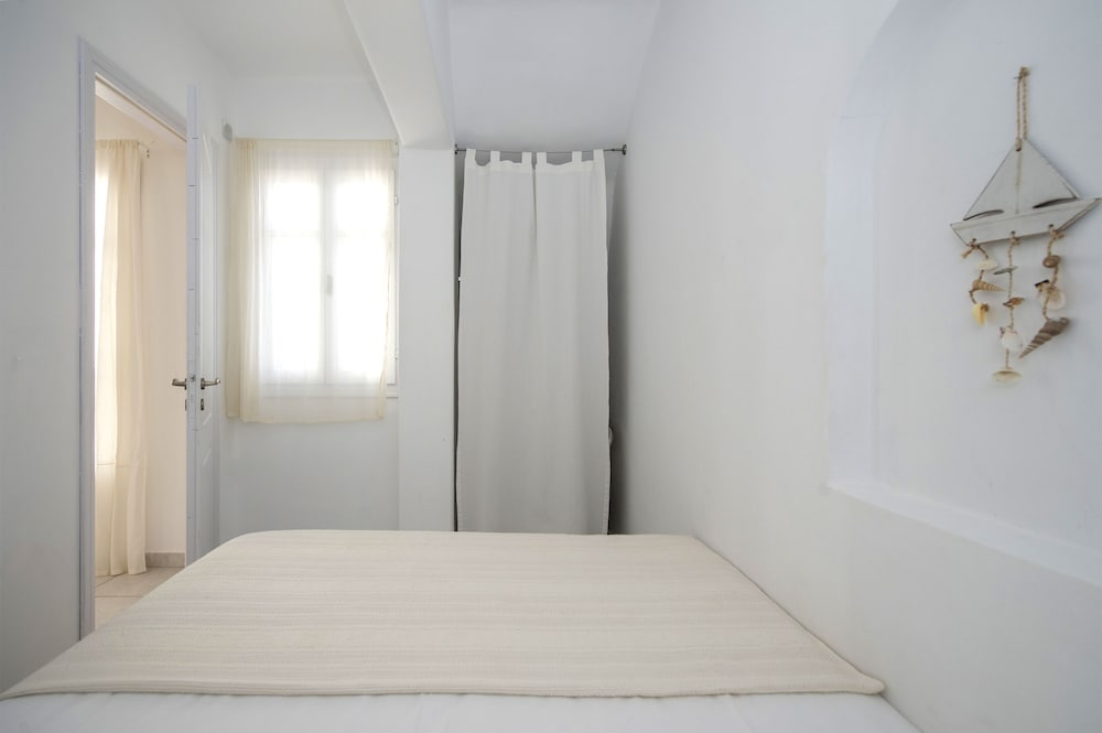 Cleopatra Seaside Homes Paros