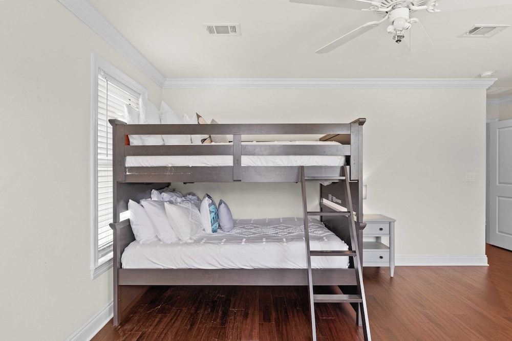 Family-friendly, Close to Beach & Game Room Windswept by Avantstay
