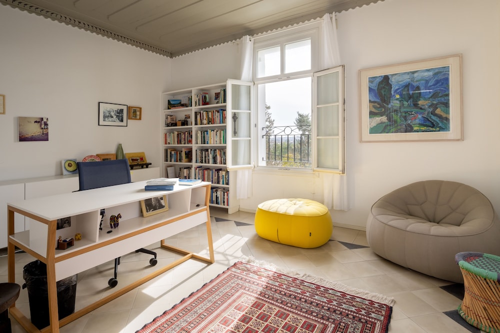 Old Jaffa Artistic Retreat by Sea N Rent view 2