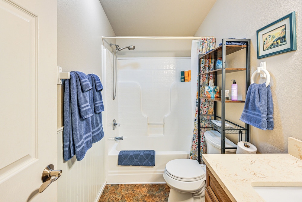 Creekside Buena Vista Retreat: Walk to Main St!