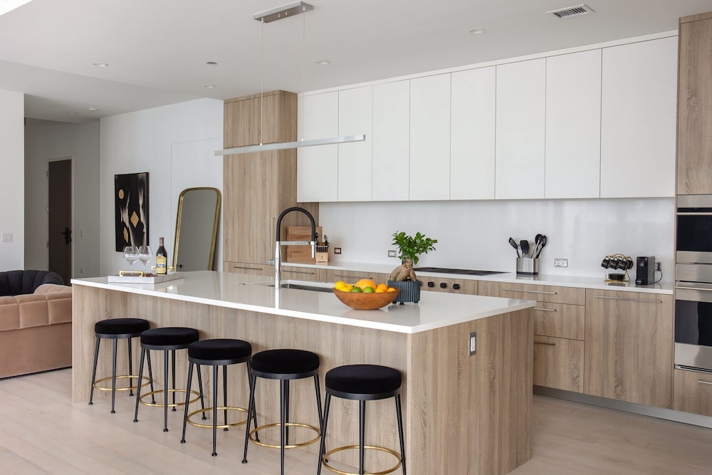 The Lyra Luxury Group Getaway - Two Penthouses