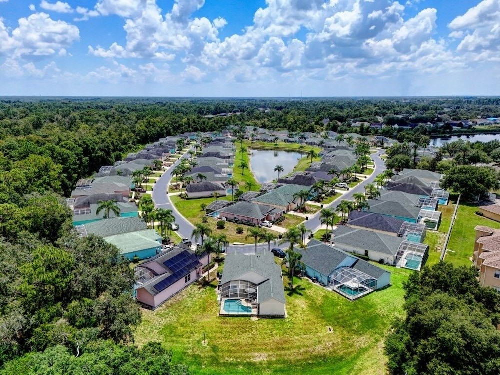 Reserve Retreat - Gated 4br With Pool Near Disney 4 Bedroom Villa
