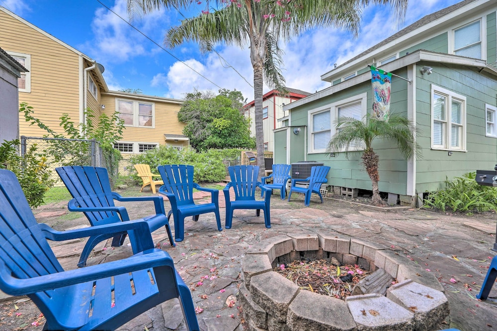 Historic Galveston Hideaway, Walk to the Beach!
