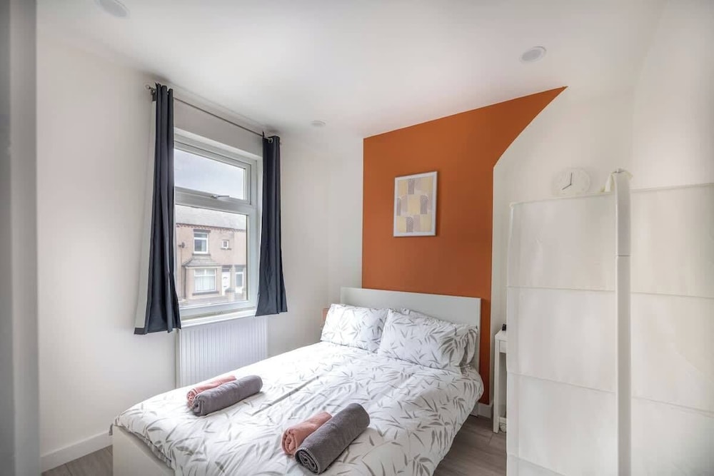 3bedroom 2 Bathroom House-free Parking 5 Beds