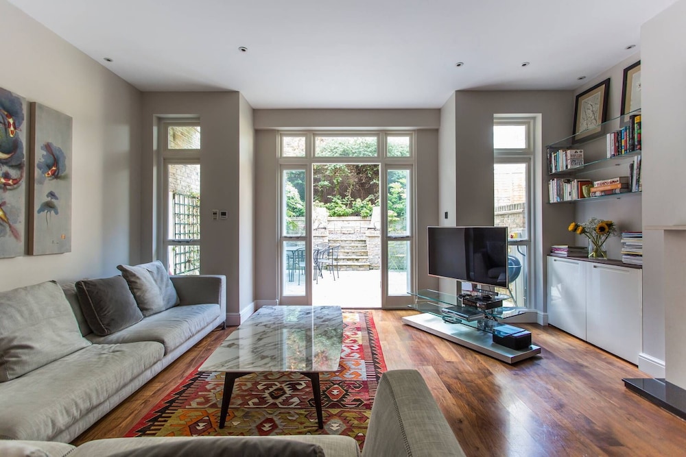 Hans Place II by Onefinestay