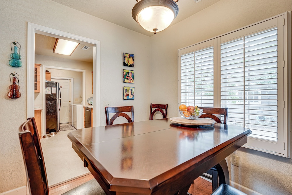 Walkable Miracle Mile Retreat w/ Peaceful Patio