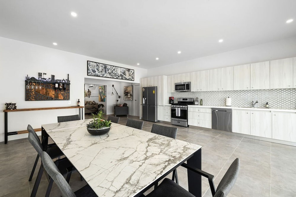 Modern Trestrapi Beach Villa 8 bed 8 Bath 2 Pools