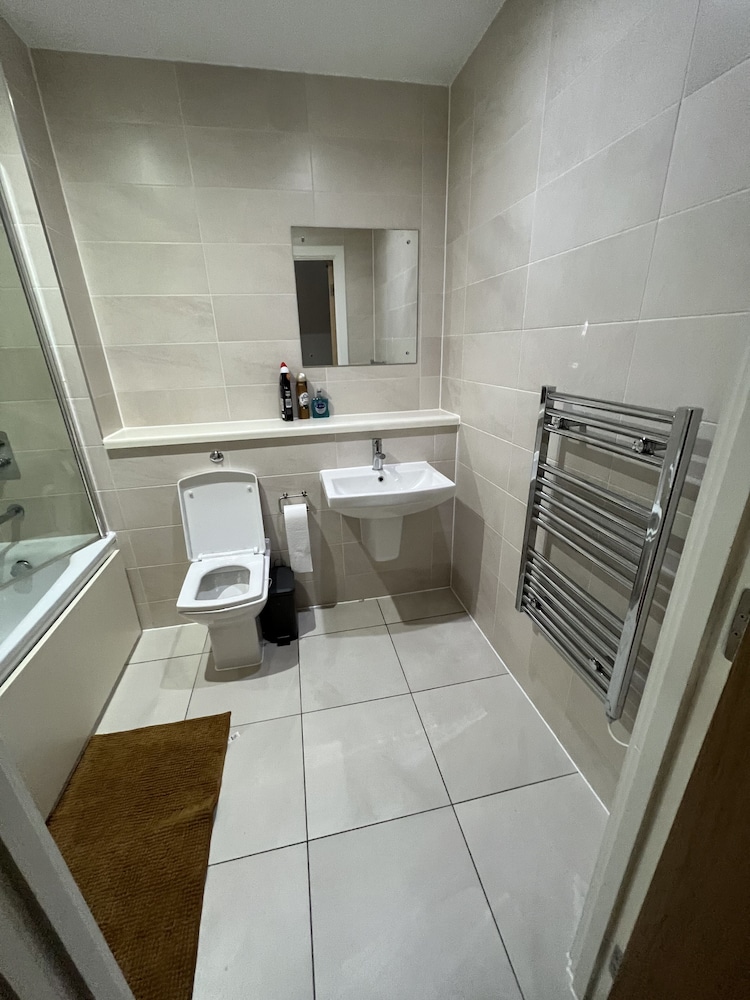 Immaculate 1-bed Apartment on the 26th Floor view 3