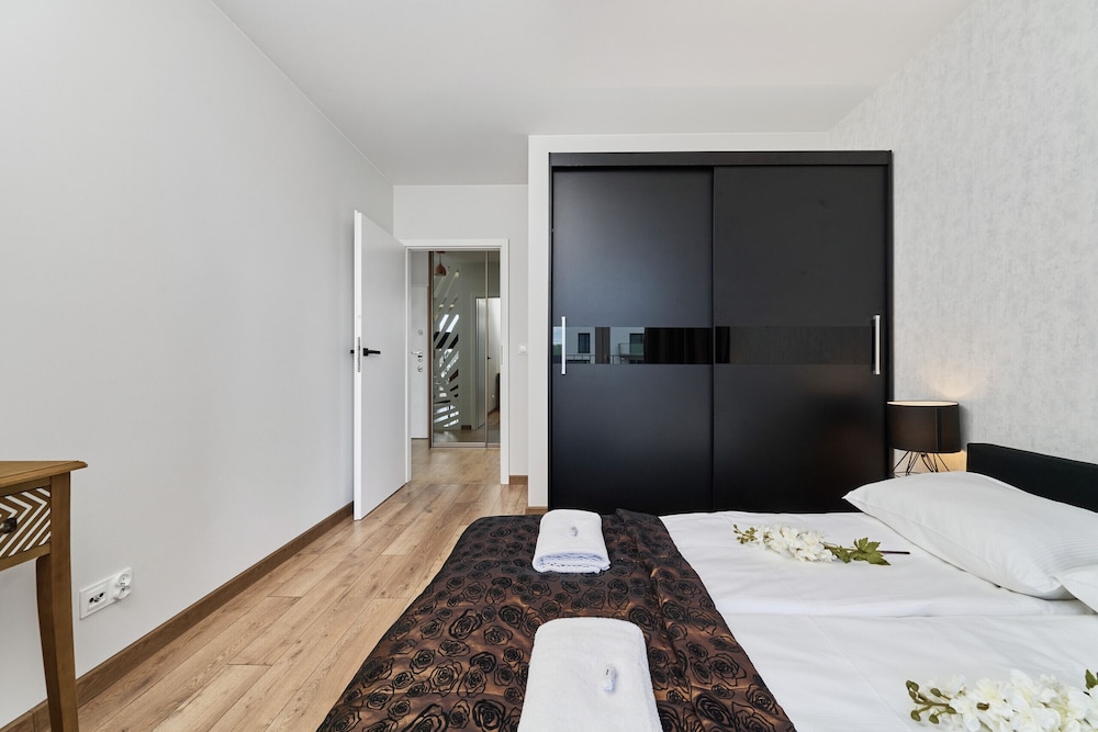 Tawryczewskiego Apartments by Renters view 2