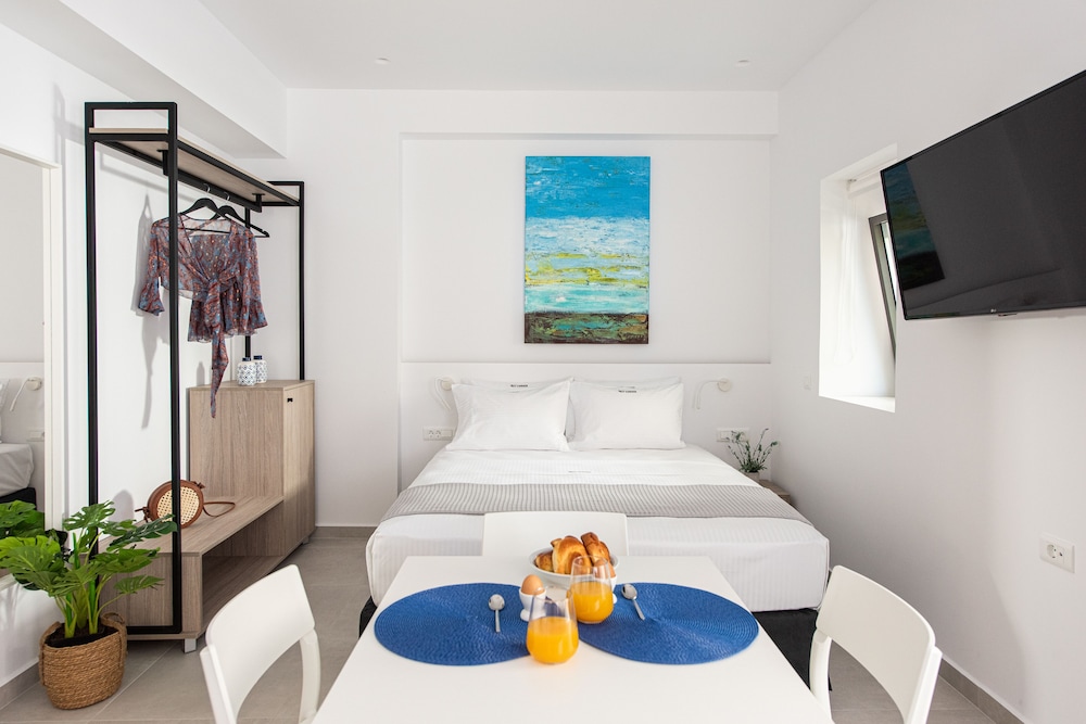Cozy Corner Luxury Apartments view 5