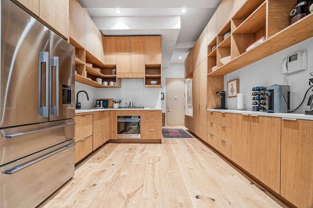 Havemeyer by Rove Travel Duplex Loft w Terrace