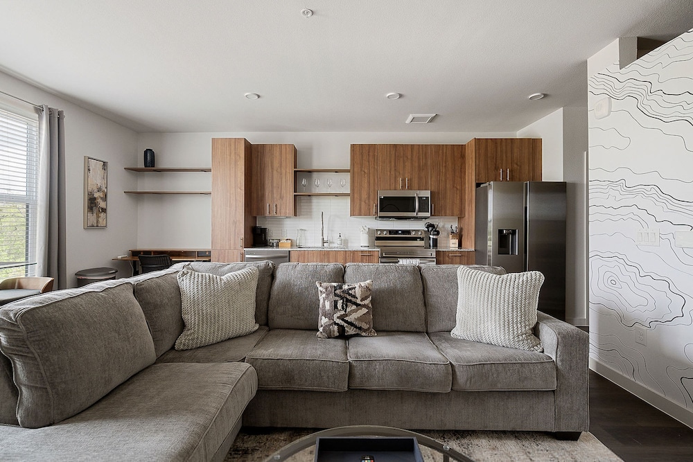 Heal Fly Comfy Dallas 1BR Pool Gym Utsw