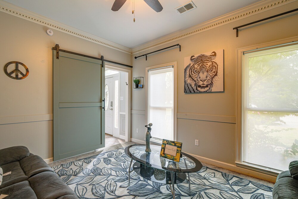 Residential Cul-de-sac: Suburban Memphis Hideaway!