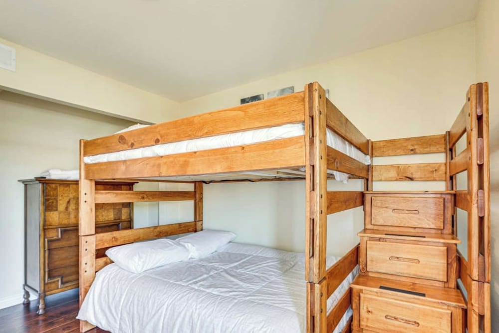 4BR Home w/ Private Pool, Patio & Grill
