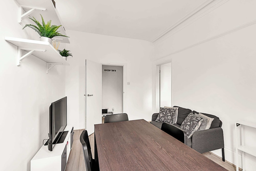 Bright and Newly Furnished Acton Apartment