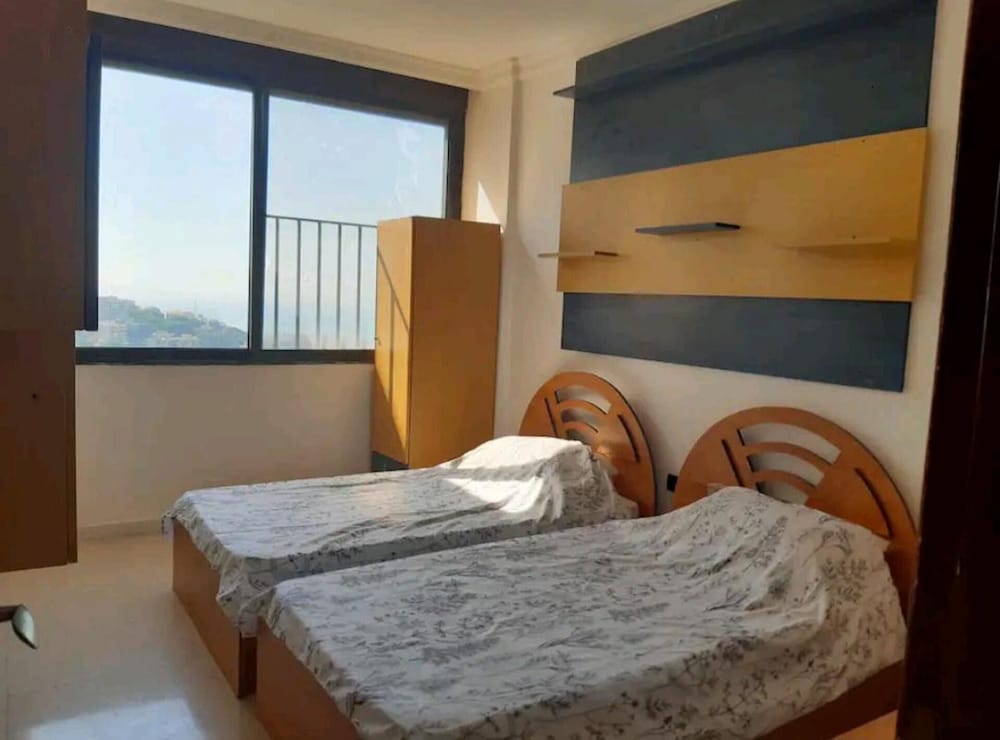 Stunning 4-bed Apartment in Ain Saadeh view 3