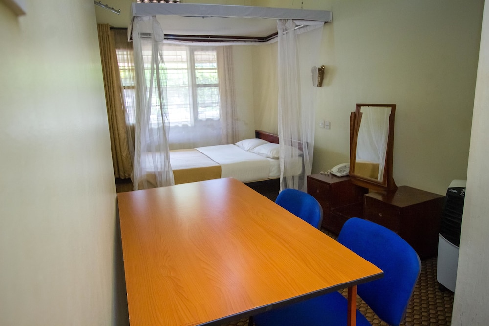 Emirina Travel Hotel