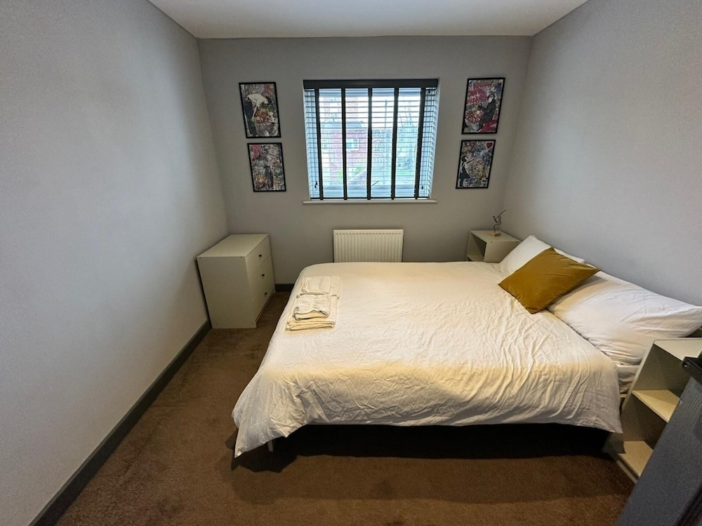 Leamington Spa-3 Bed-garden-pets-parking