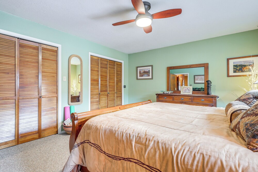 Walk to Main St: 'mountain Creek Home' w/ Chiminea