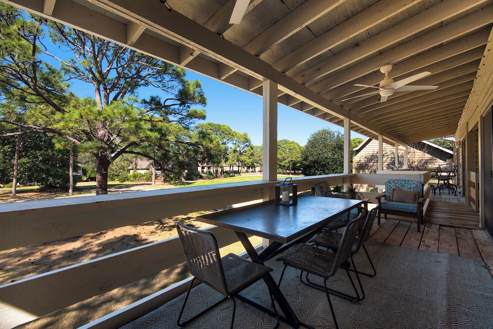 Sleeps 8 w/ Resort Pools, Tennis, Golf & Beach Access + Attraction Tickets!