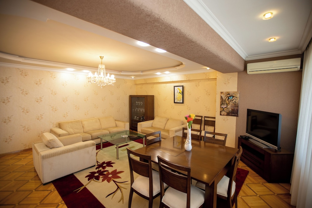 Dondar Apartment Formula 1 view